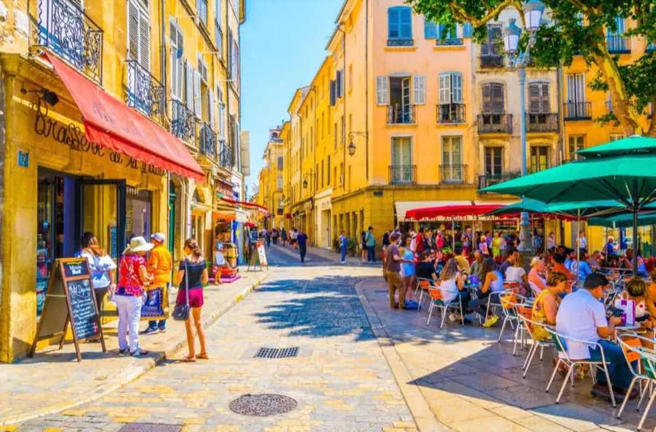 Via Aix-en-Provence, Cours Mirabeau and Château de la Gaude